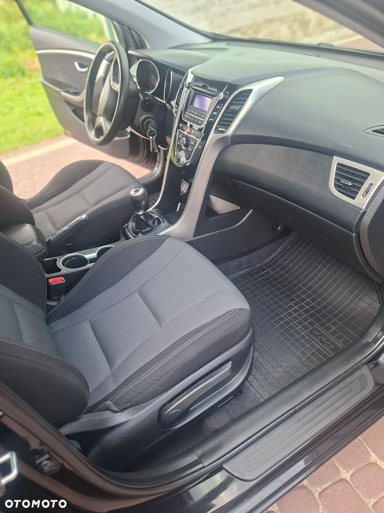 Hyundai i30 blue Kombi 1.6 GDi Trend - 10