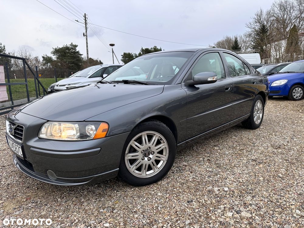 Volvo S60 2.4D Momentum - 1
