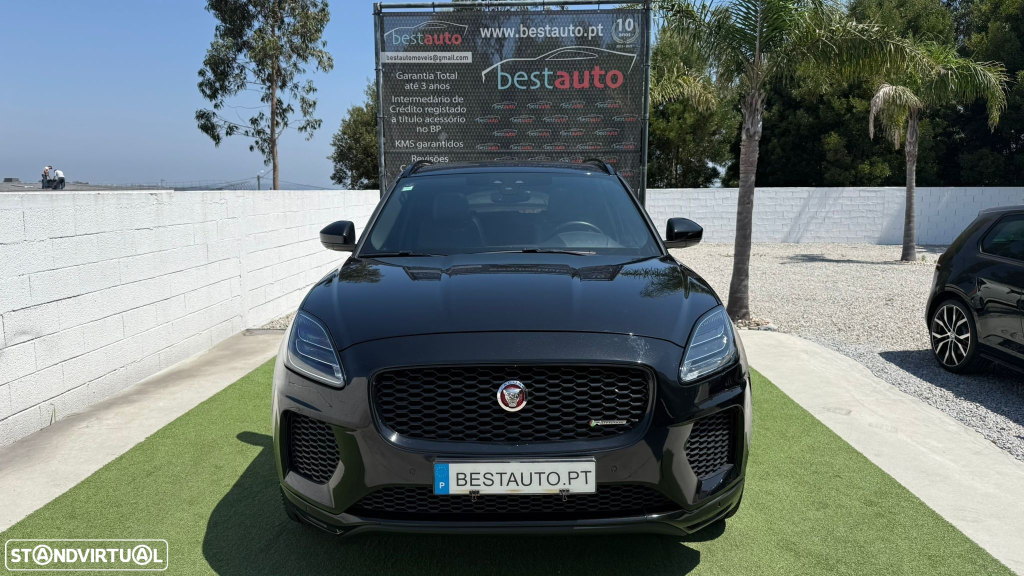 Jaguar E-Pace 2.0 i4D R-Dynamic AWD Aut. - 2