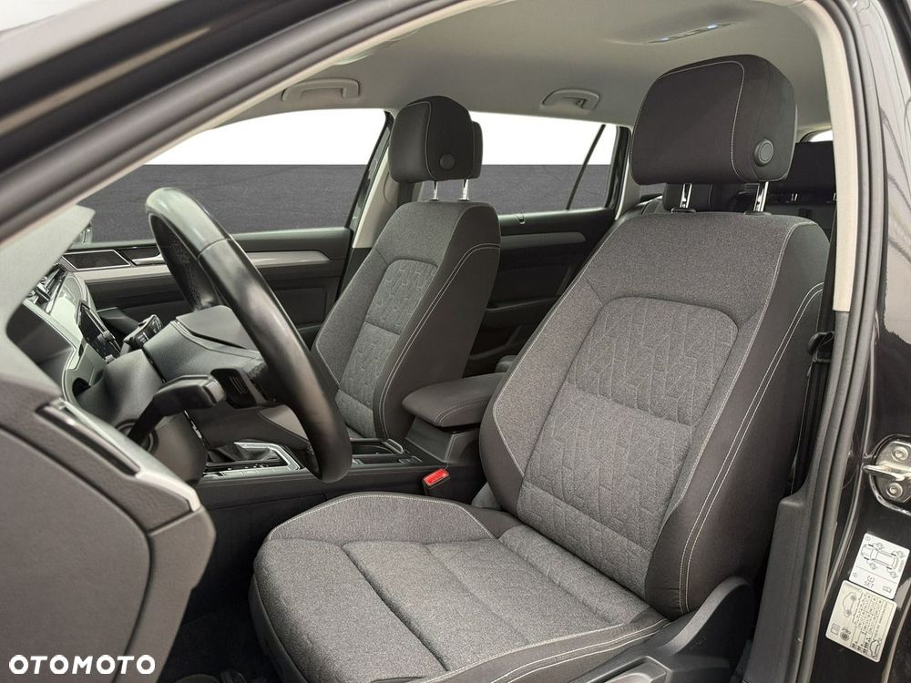 Volkswagen Passat - 17