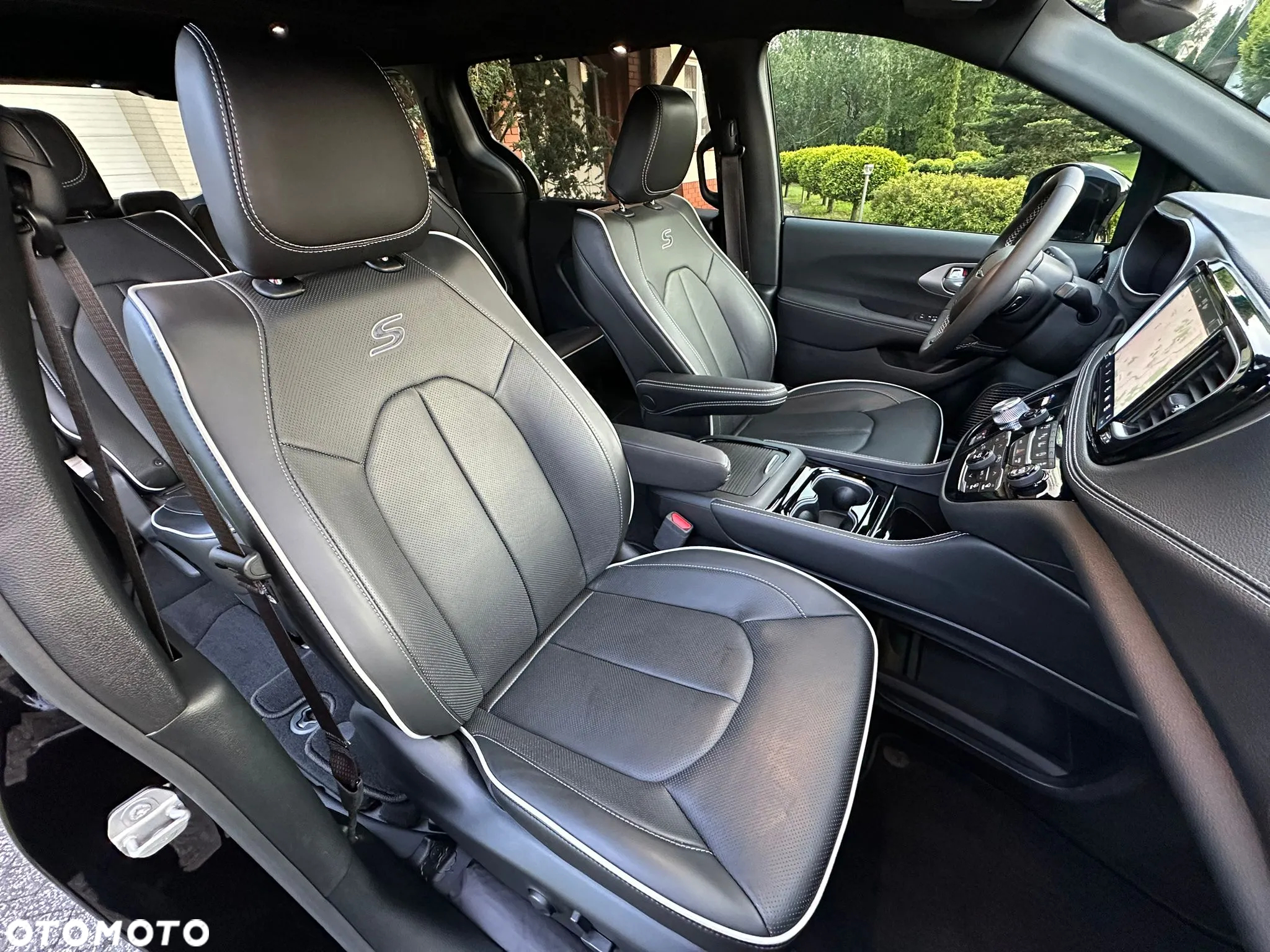 Chrysler Pacifica - 12