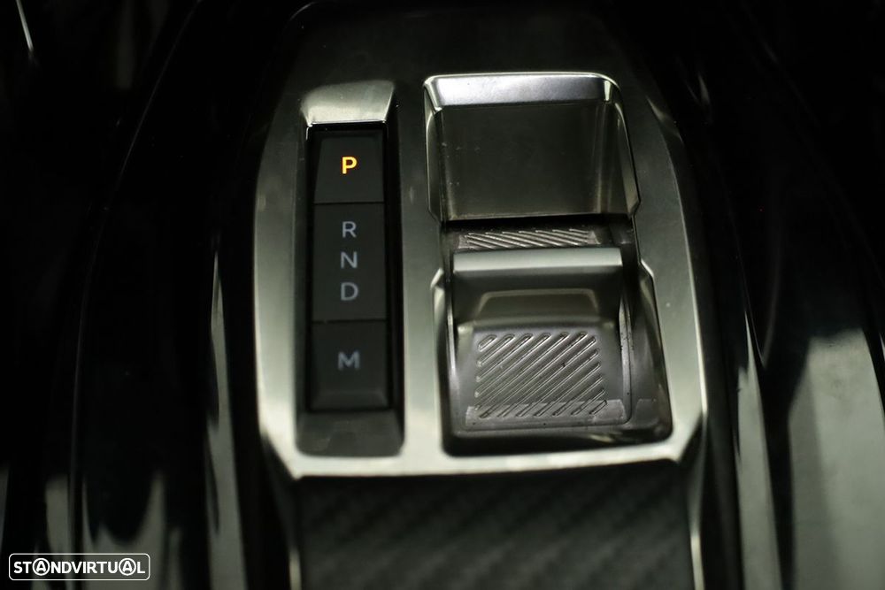 Peugeot 2008 1.2 PureTech GT EAT8 - 14