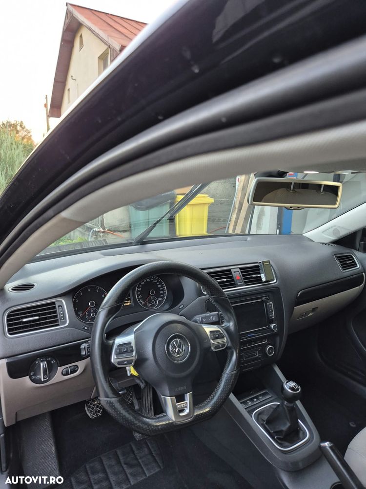 Volkswagen Jetta - 9