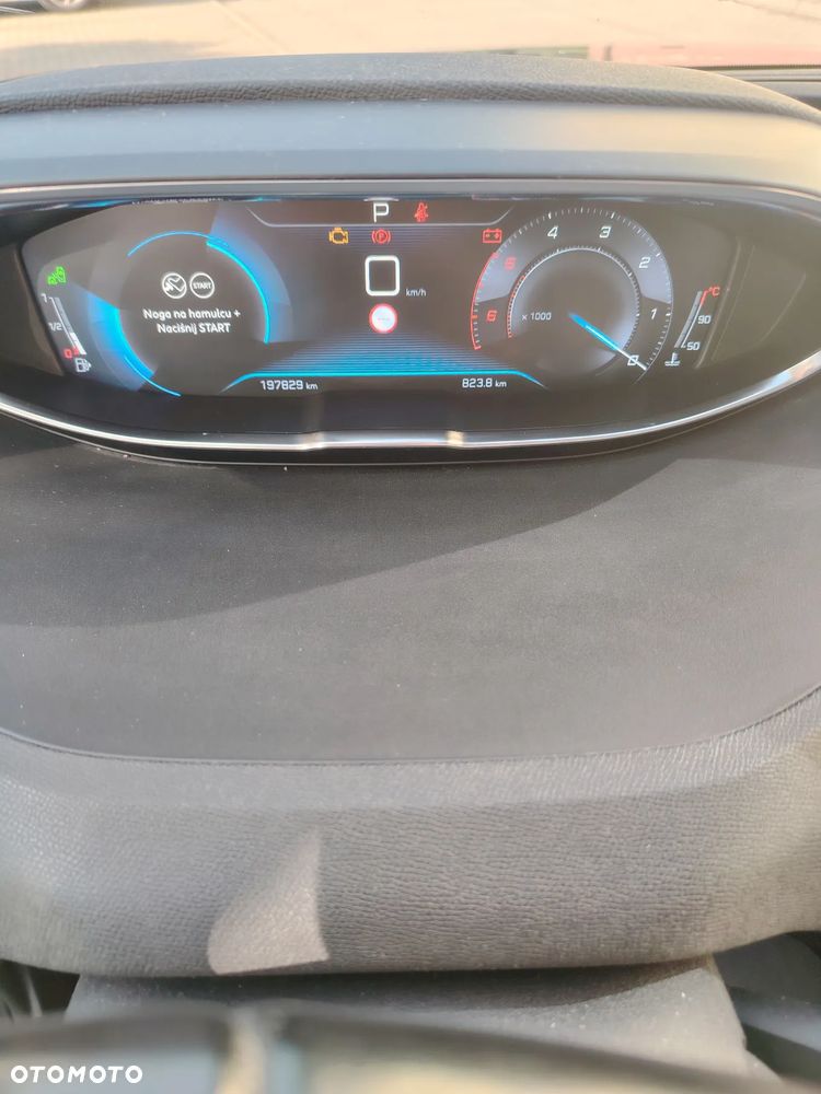 Peugeot 5008 1.5 BlueHDI Allure S&S EAT8 - 17