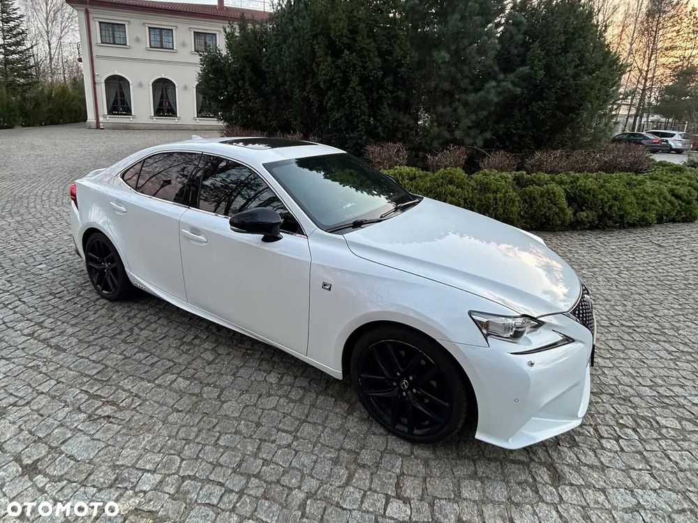 Lexus IS 300h F Sport EU6 - 8
