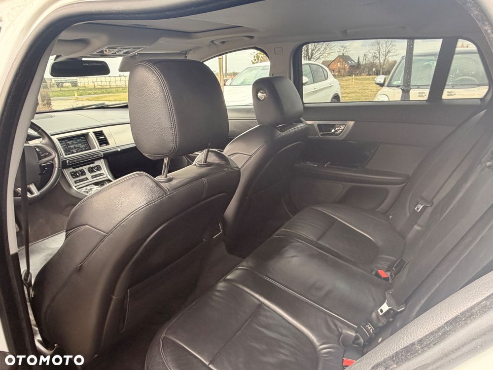 Jaguar XF 2.2 D Premium Luxury - 18