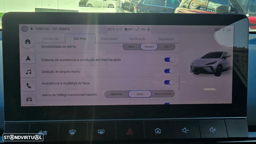 MG MG4 64 kWh Luxury - 28