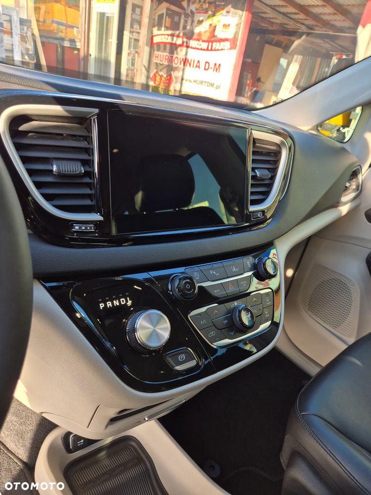 Chrysler Pacifica - 13