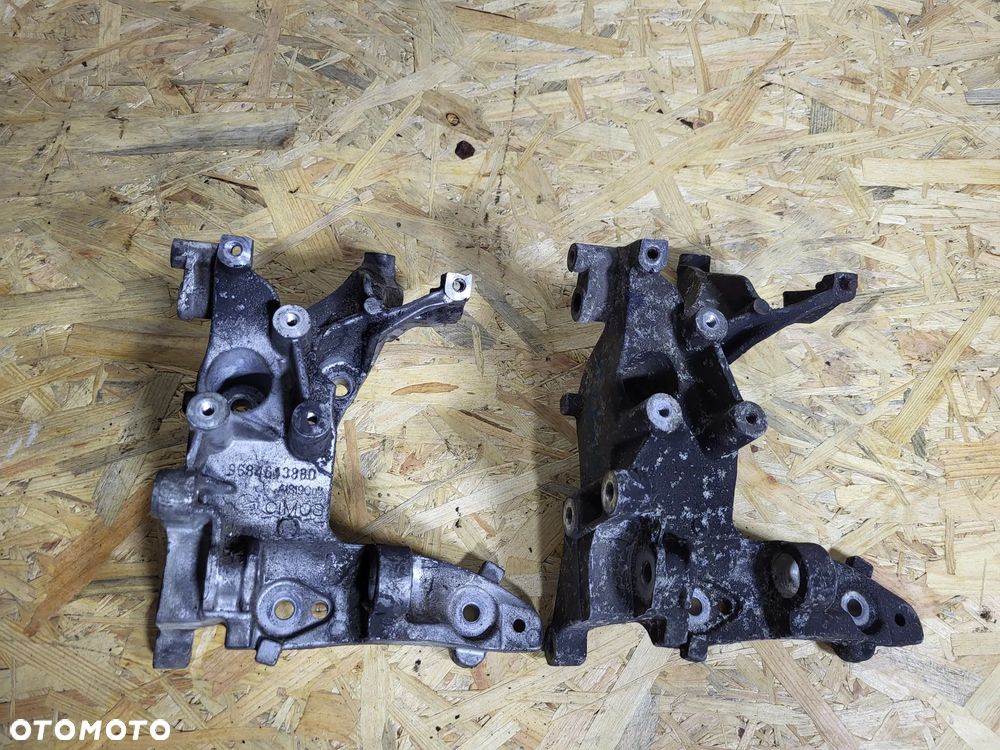 Łapa wspornik alternatora 1.6 E HDI Peugeot Citroen - 2
