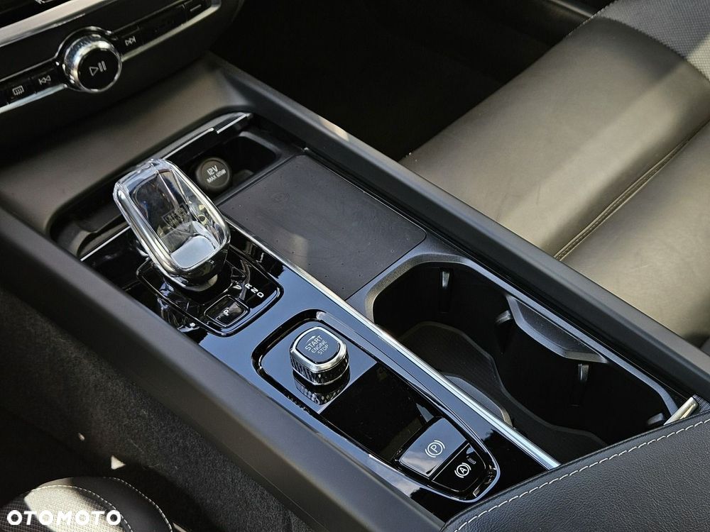 Volvo V60 B4 B DKG Ultra Dark - 23