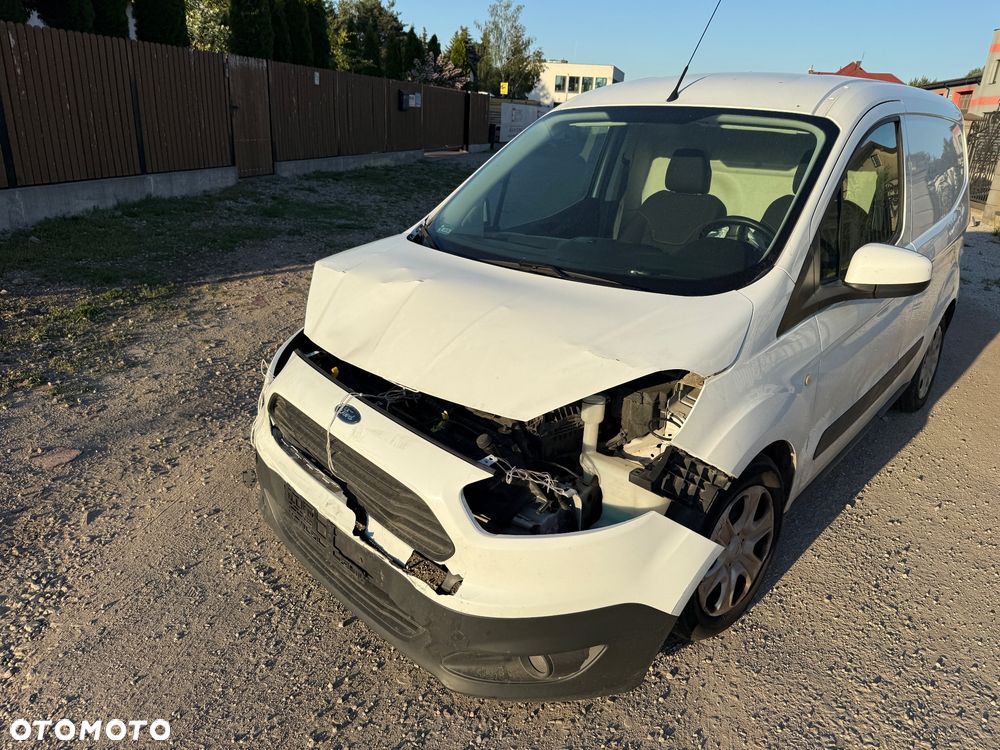 Ford Transit Courier - 10
