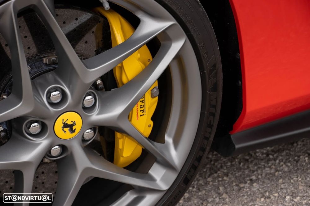Ferrari Roma 3.9 Twin-Turbo V8 - 16