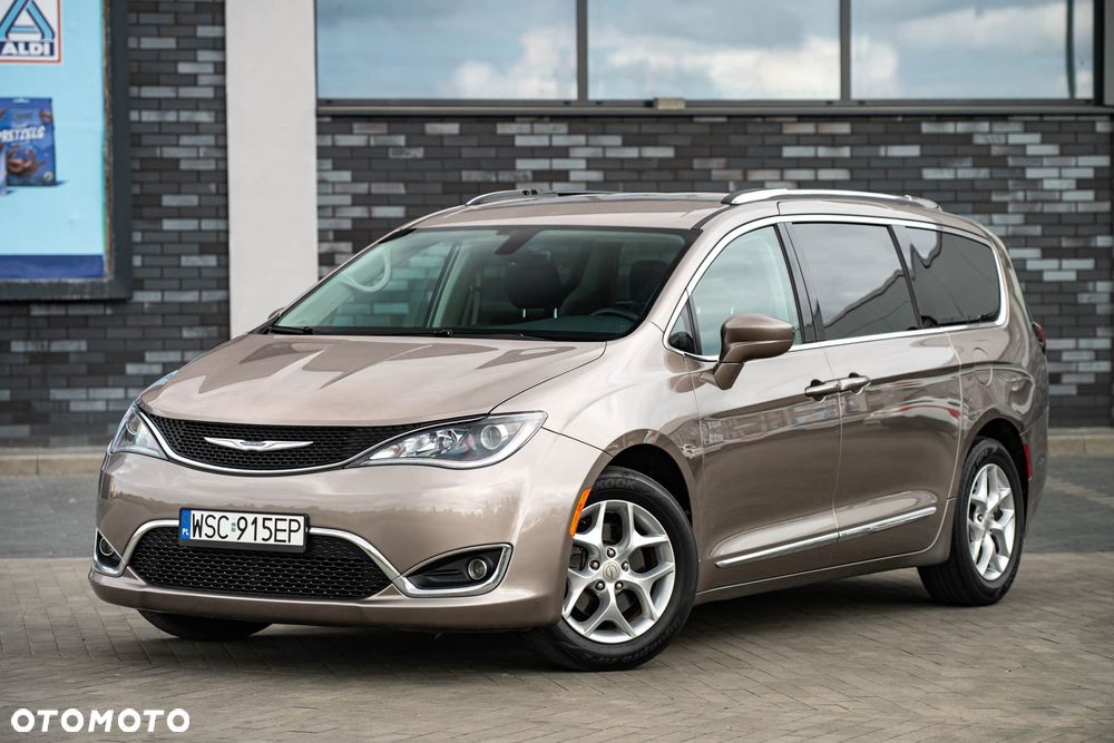 Chrysler Pacifica - 1