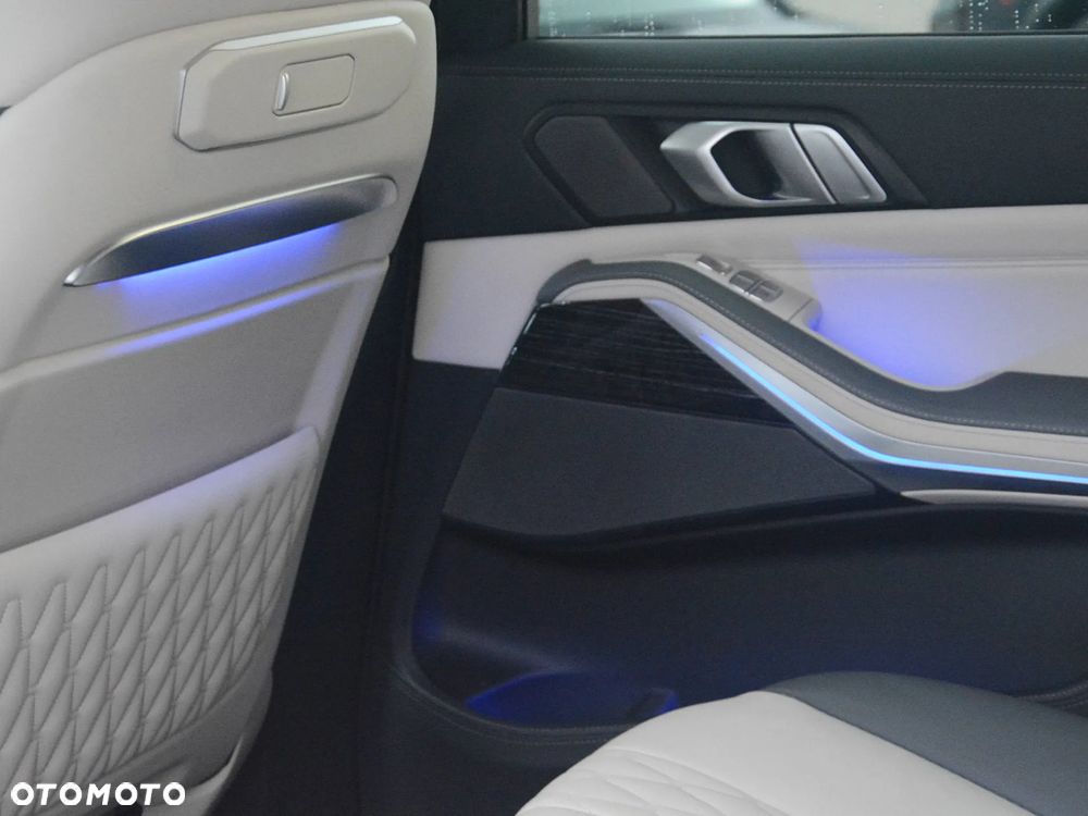 BMW X7 M50i sport - 17