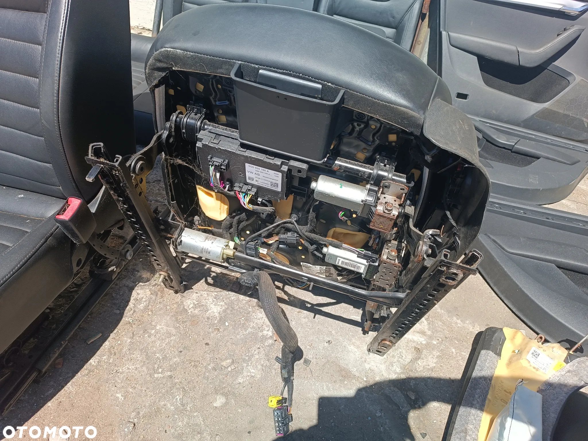 SKODA OCTAVIA 3 III KOMBI 2015R KOMPLET FOTELI SKÓRA PODGRZEWANE PRZÓD TYŁ GRZANE BOCZKI EUROPA ELEKTRYCZNE KOMPLETNE - 11