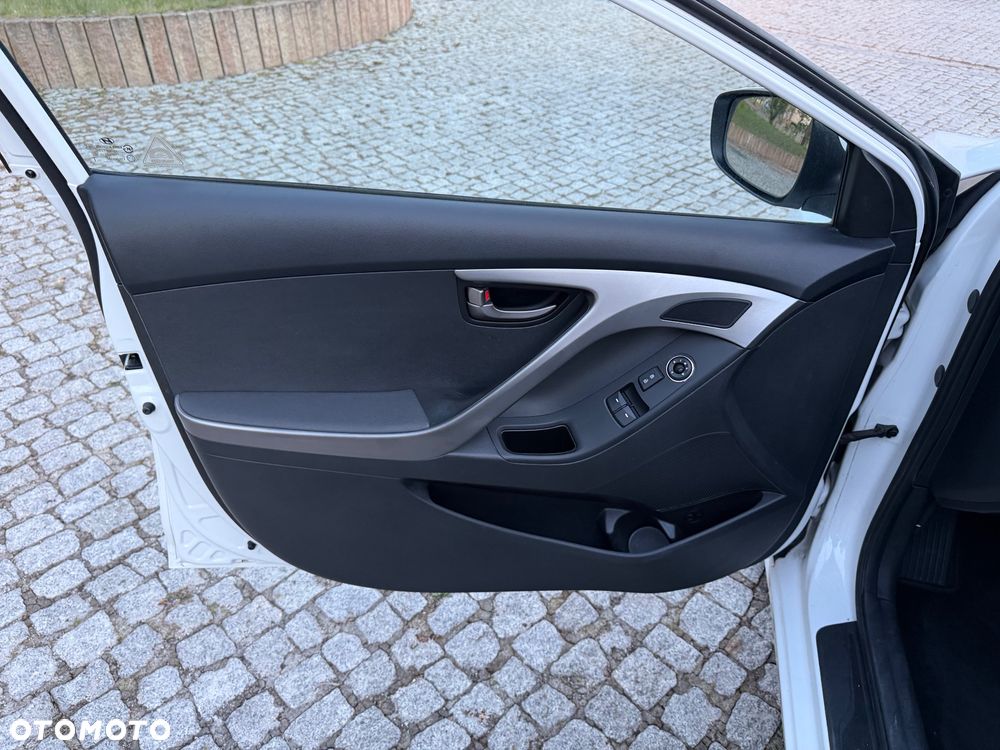 Hyundai Elantra 1.6 Comfort - 34