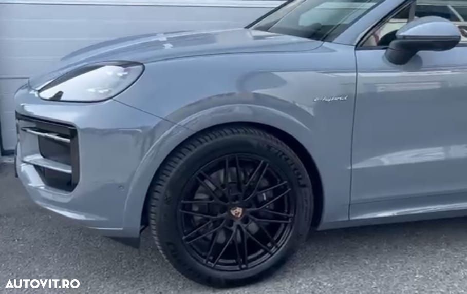 Porsche Cayenne Coupe E-Hybrid - 4
