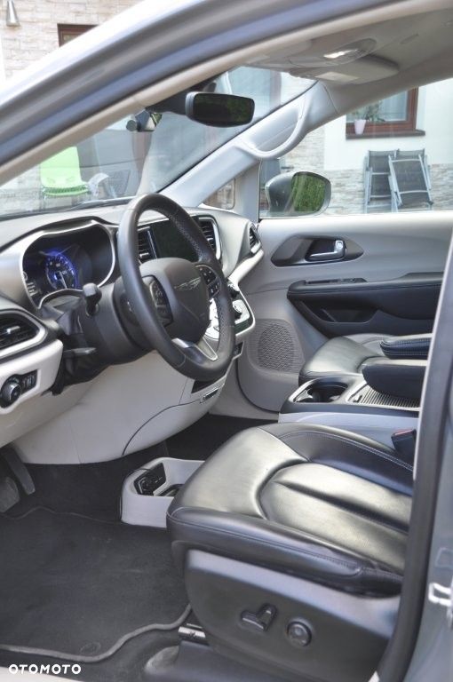 Chrysler Pacifica - 11