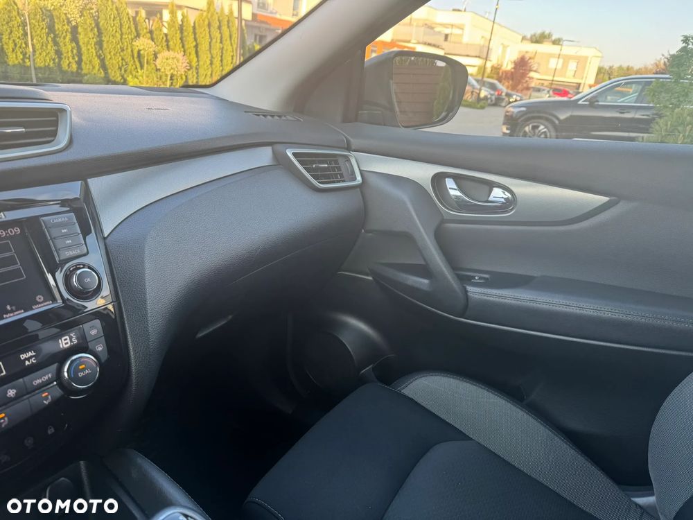 Nissan Qashqai 1.3 DIG-T N-Connecta - 25