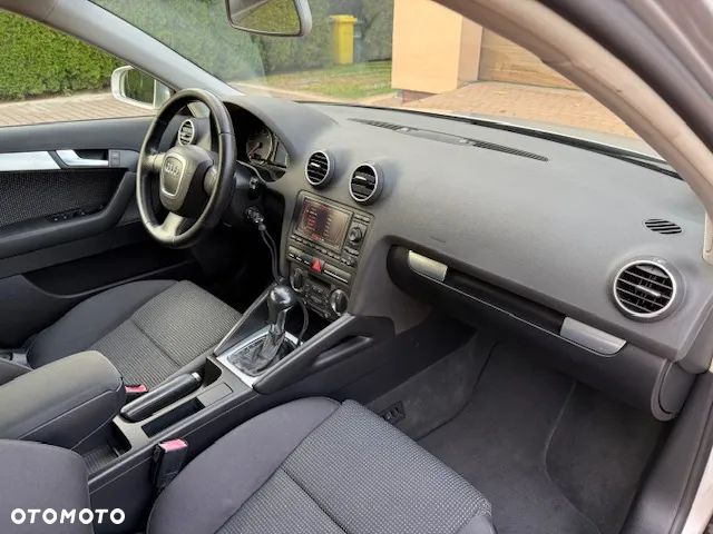 Audi A3 Sportback 2.0 TDI DPF (DSG) S tronic Ambiente - 16