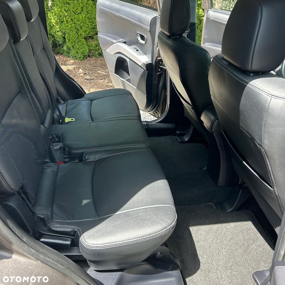 Mitsubishi Outlander 2.0 2WD CVT Diamant Edition+ - 21