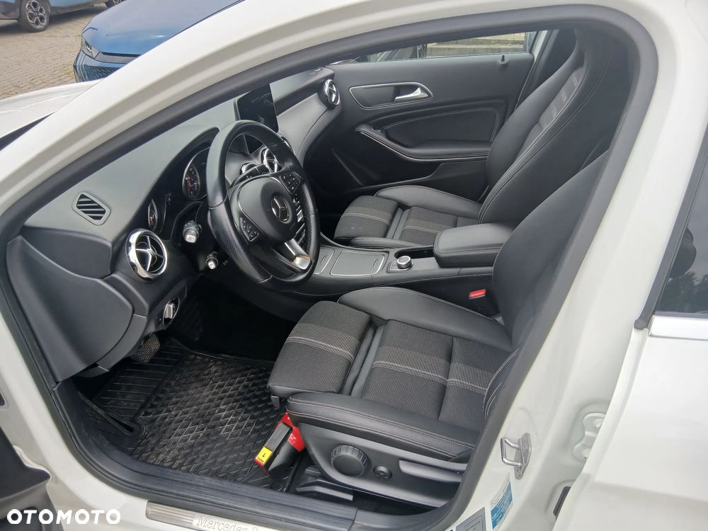Mercedes-Benz GLA 200 7G-DCT - 5
