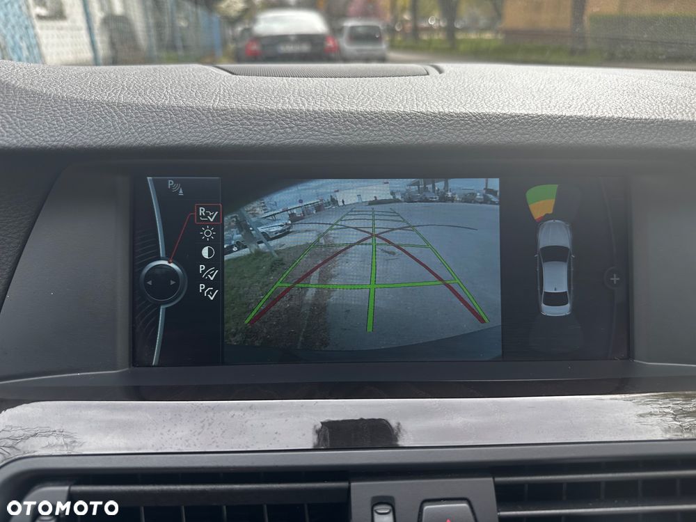 BMW Seria 5 528i xDrive - 13