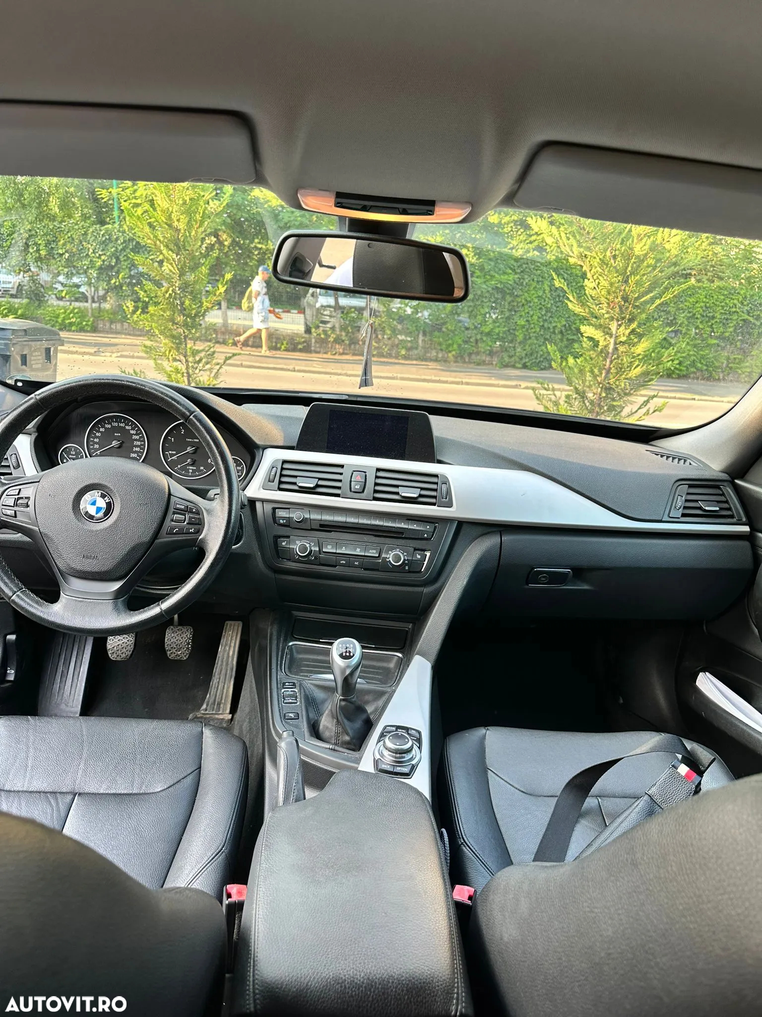 BMW Seria 3 318d - 10