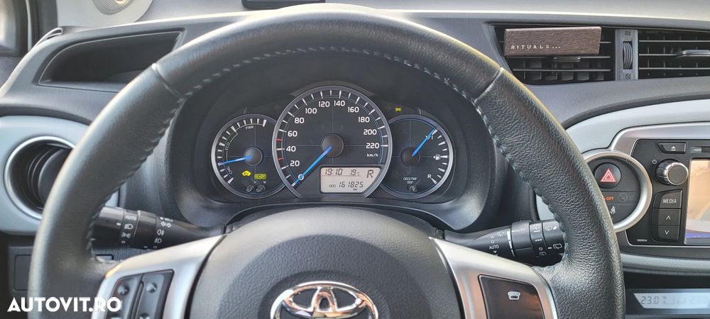 Toyota Yaris 1.5 VVT-i HSD Terra - 10