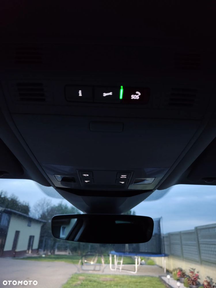 Volkswagen Passat Variant 2.0 TDI SCR DSG 4Motion Elegance - 39