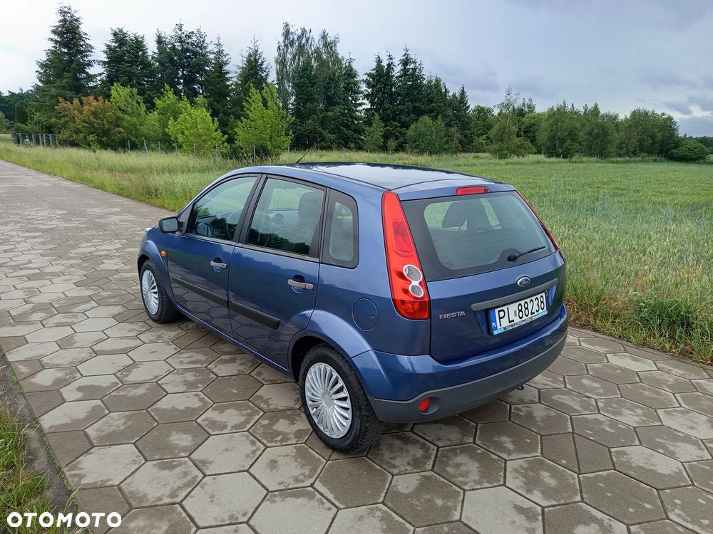 Ford Fiesta 1.3 Ambiente - 4