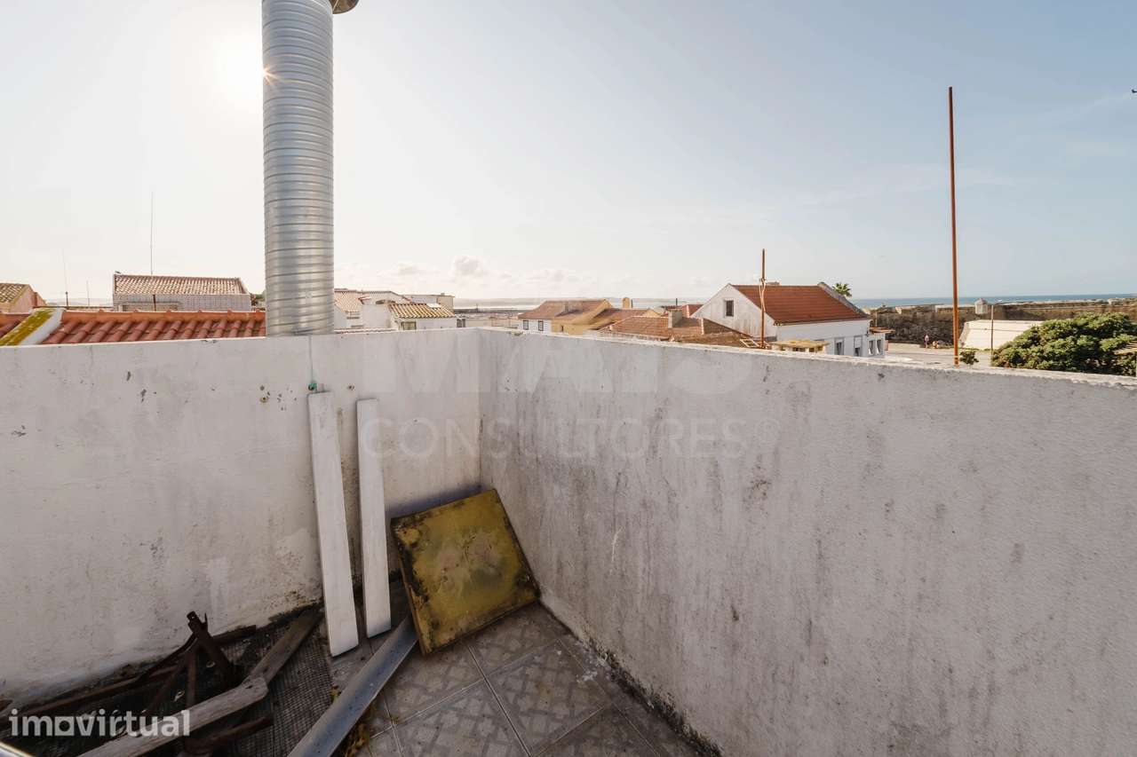 Prédio no centro de Peniche – com comércio e habitação, vista mar - Grande imagem: 3/45