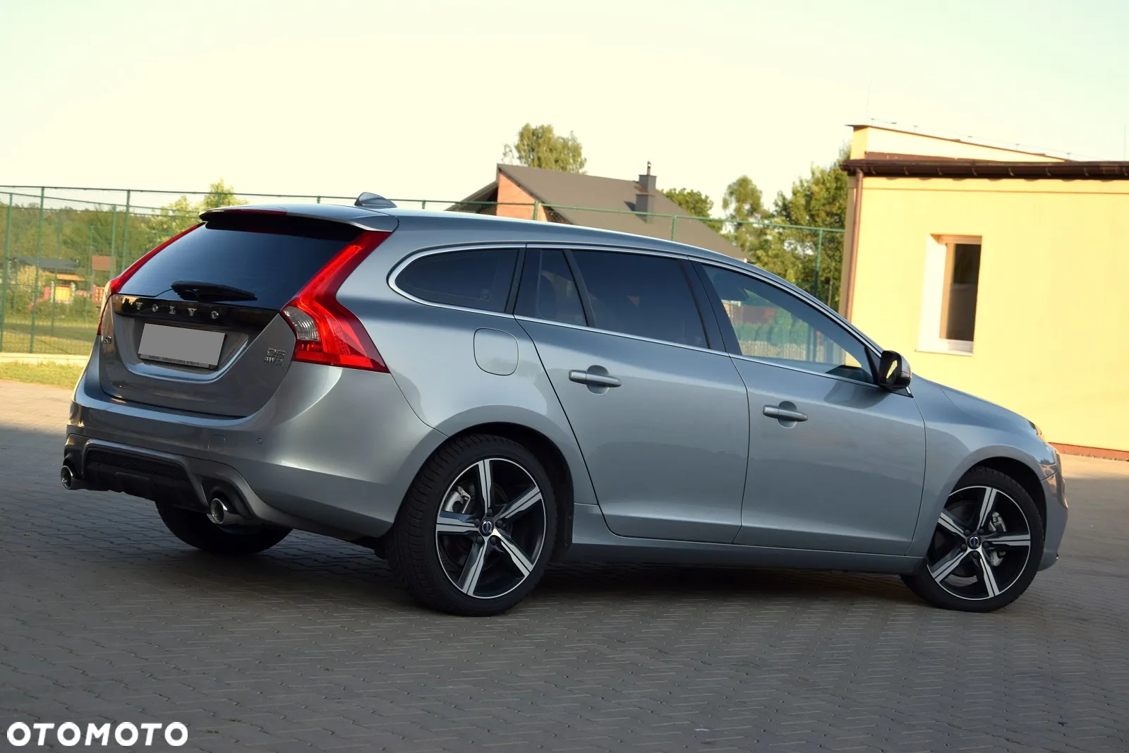 Volvo V60 D5 AWD R-Design Summum - 5