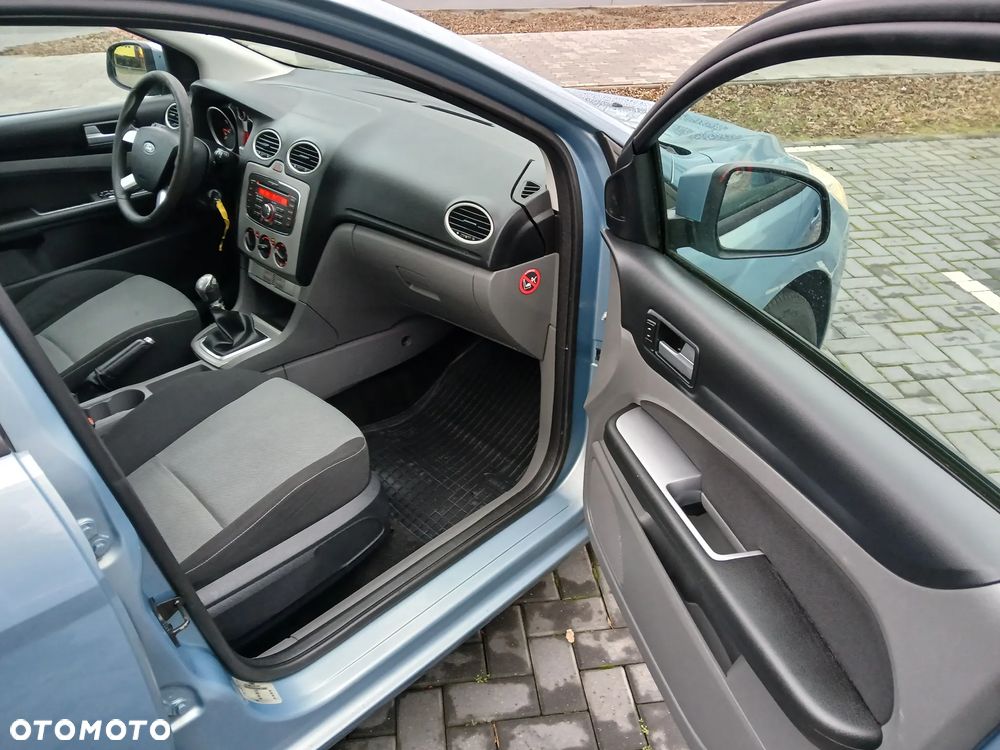 Ford Focus 1.6 16V Ambiente - 22