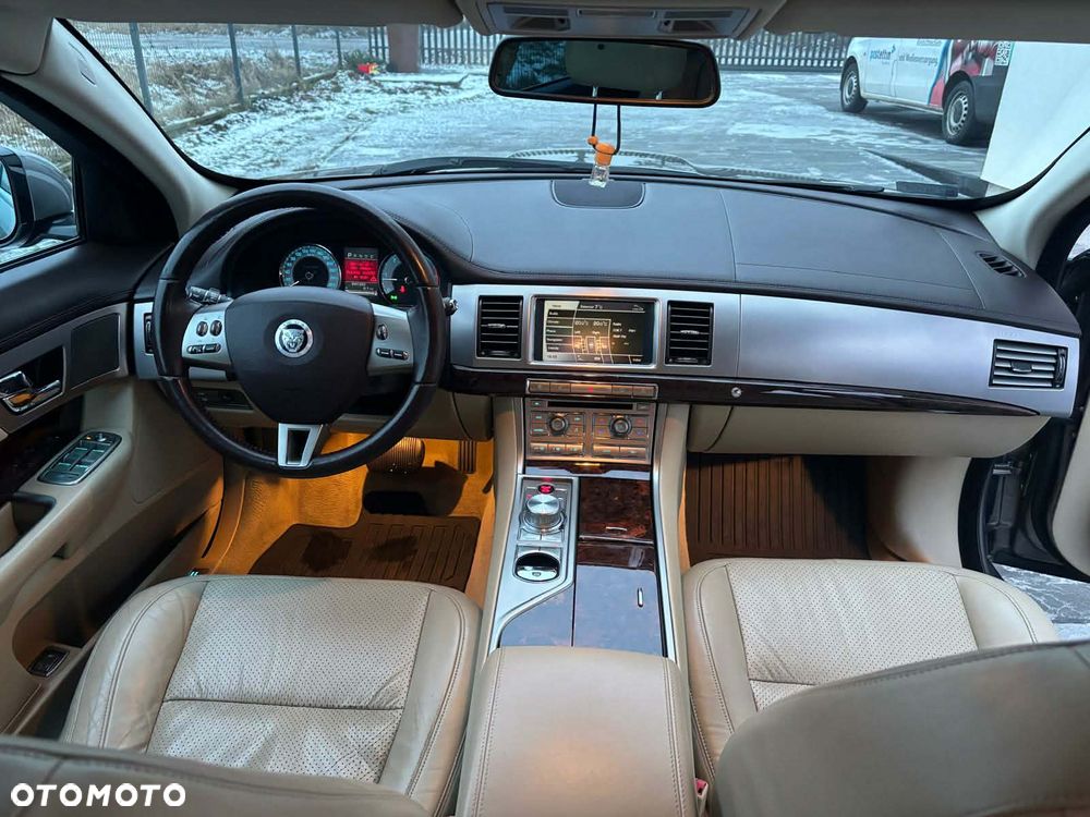 Jaguar XF 3.0 V6 D Premium Luxury - 6