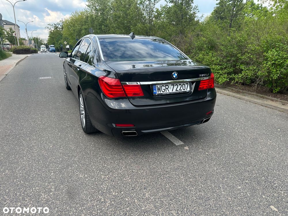 BMW Seria 7 750i L - 15