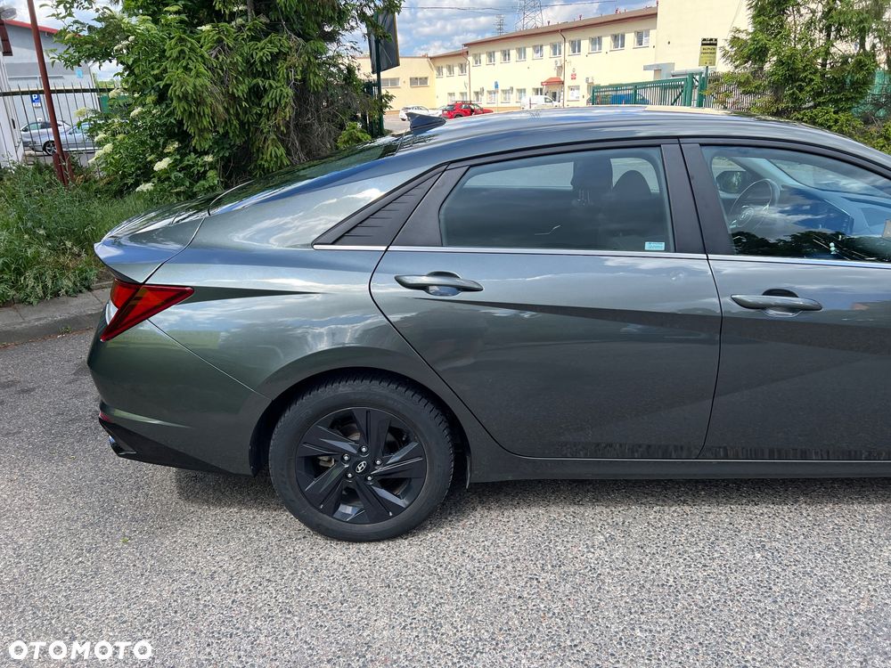 Hyundai Elantra - 4