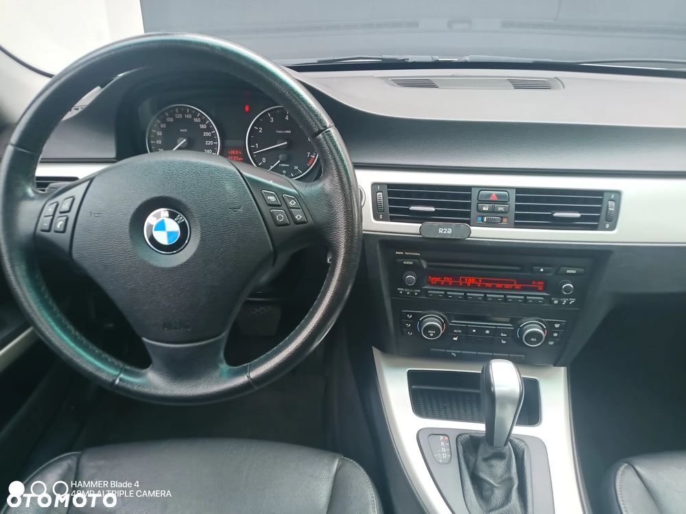 BMW Seria 3 320i Edition Exclusive - 29