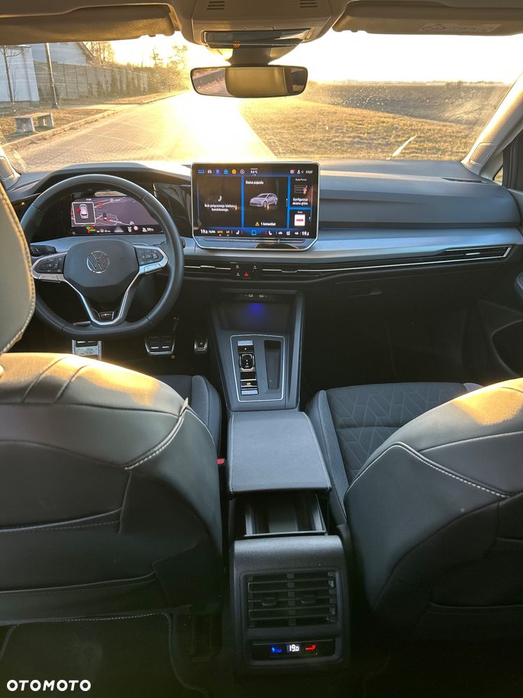 Volkswagen Golf 1.5 eTSI mHEV Special Edition DSG - 24