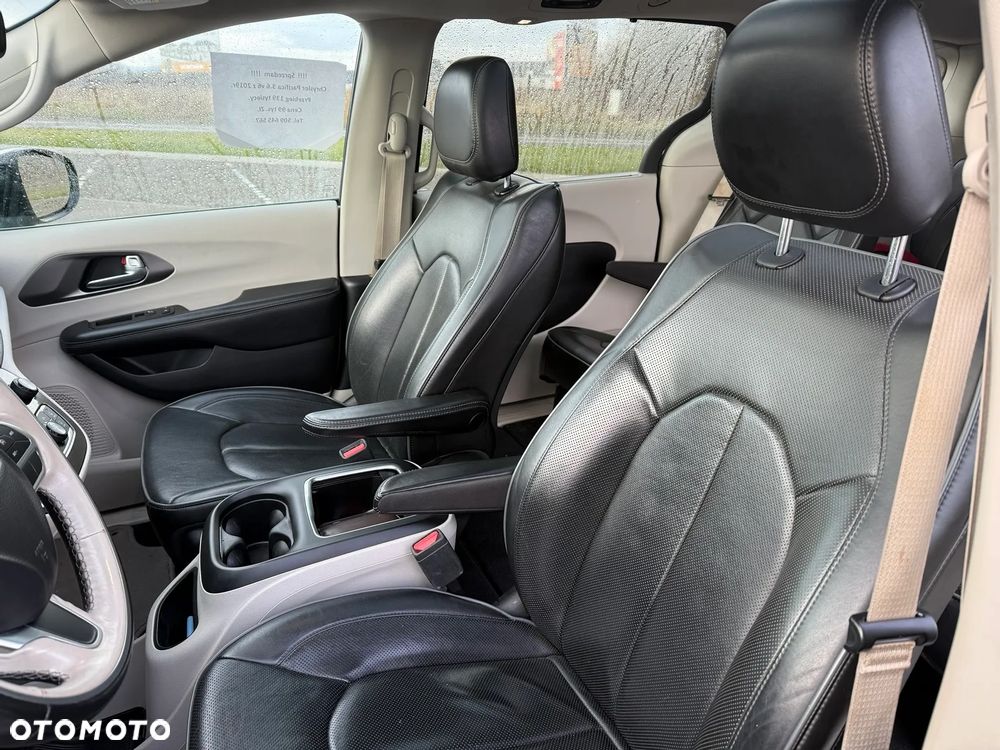 Chrysler Pacifica - 10