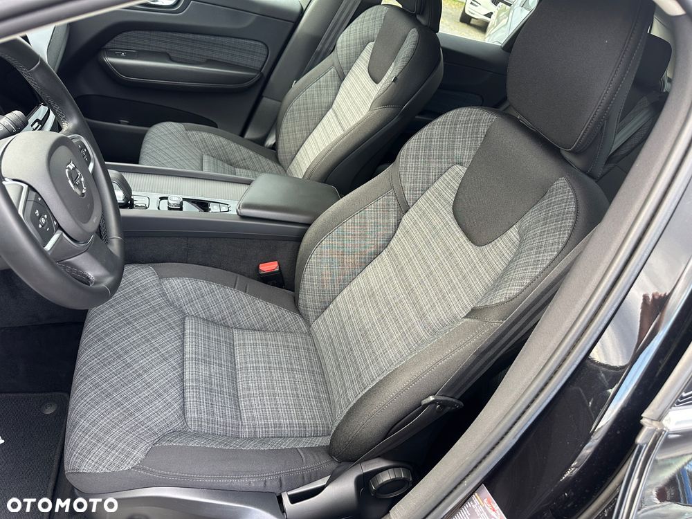 Volvo XC 60 B4 D AWD Geartronic Momentum Pro - 33