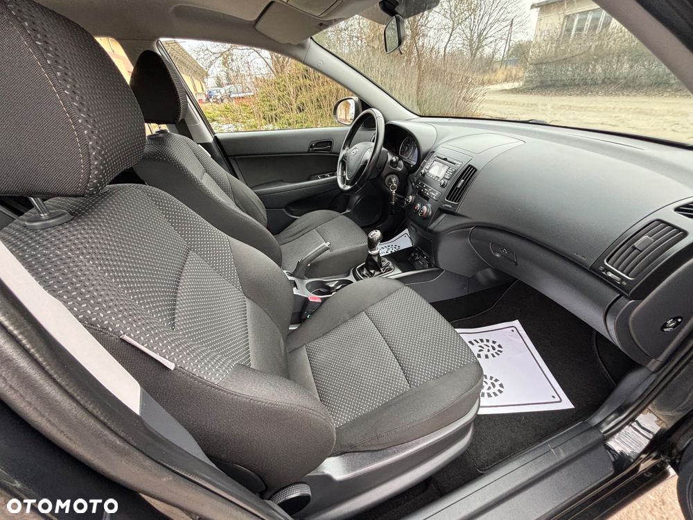 Hyundai i30 i30cw 1.6 CRDi FIFA WM Edition - 19