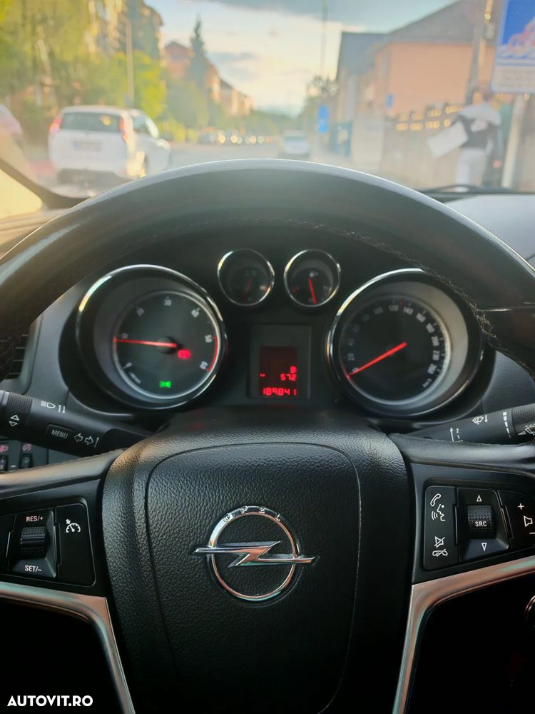 Opel Insignia 2.0 CDTI - 10