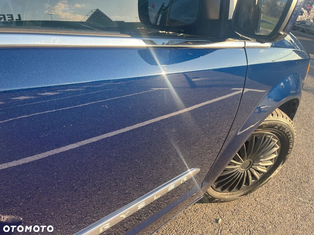 Chrysler Town & Country 3.6 Limited - 14