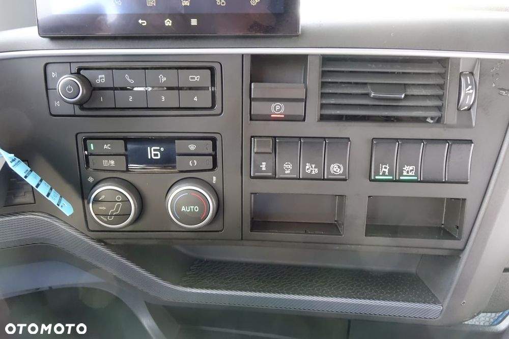 Volvo FH 500 GLOBETROTTER XL / I-SAVE / STANDARD / AUTOMAT / EURO 6 / KLIMATYZACJA POSTOJOWA / LODÓWKA / LED / NAVI / 2 ZBIORNIKI - 30