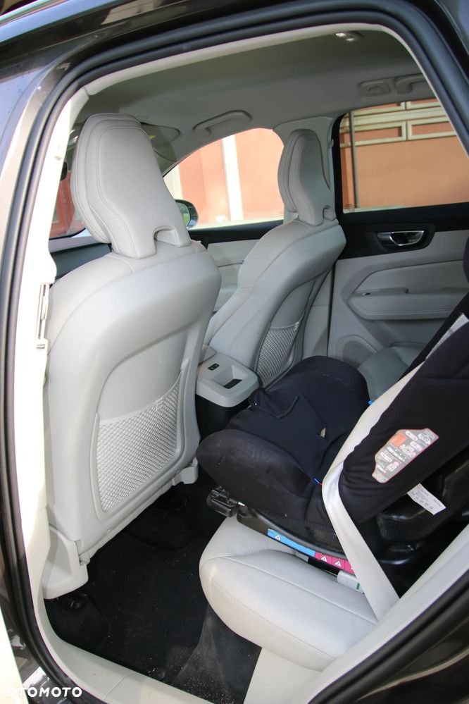 Volvo XC 60 B4 D Plus Bright - 23