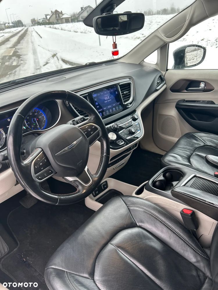 Chrysler Pacifica - 26