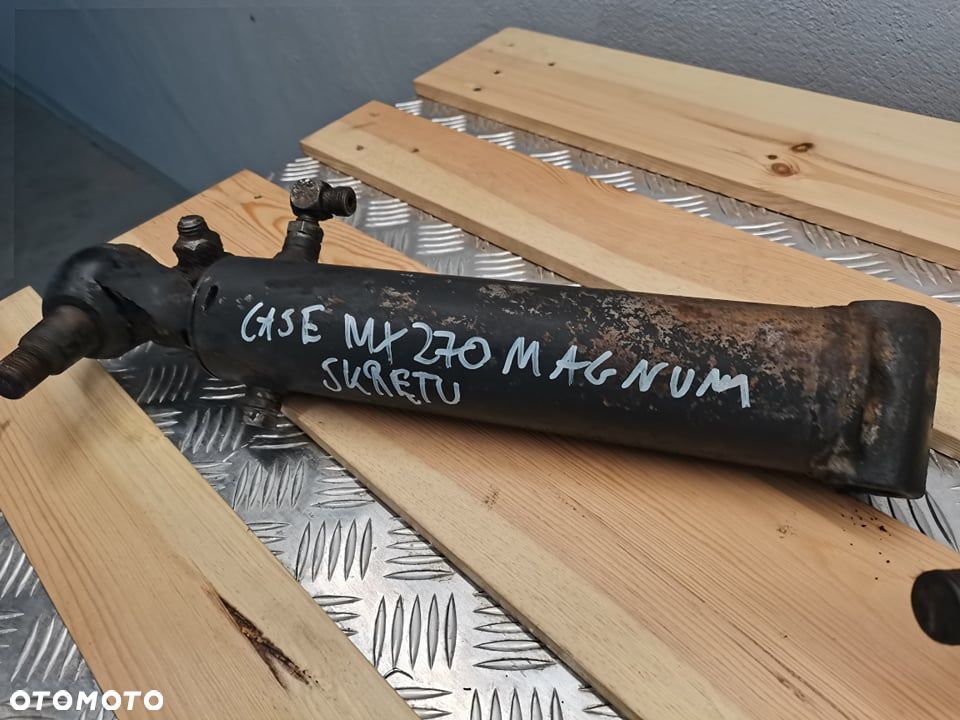 Case MX Magnum 2002r. {Cylinder hydrauliczny skrętu} - 6