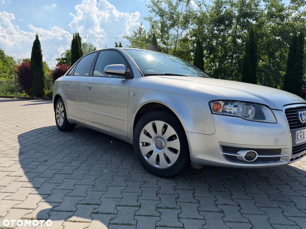 Audi A4 Limousine - 4