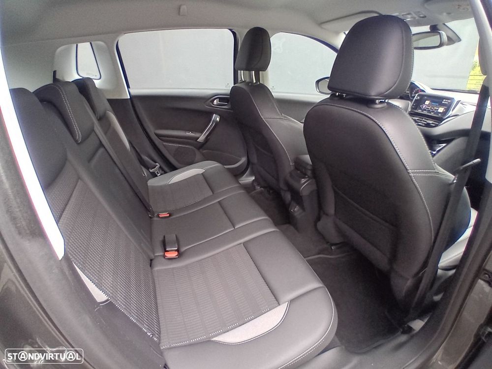 Peugeot 2008 1.2 PureTech Allure EAT6 - 11